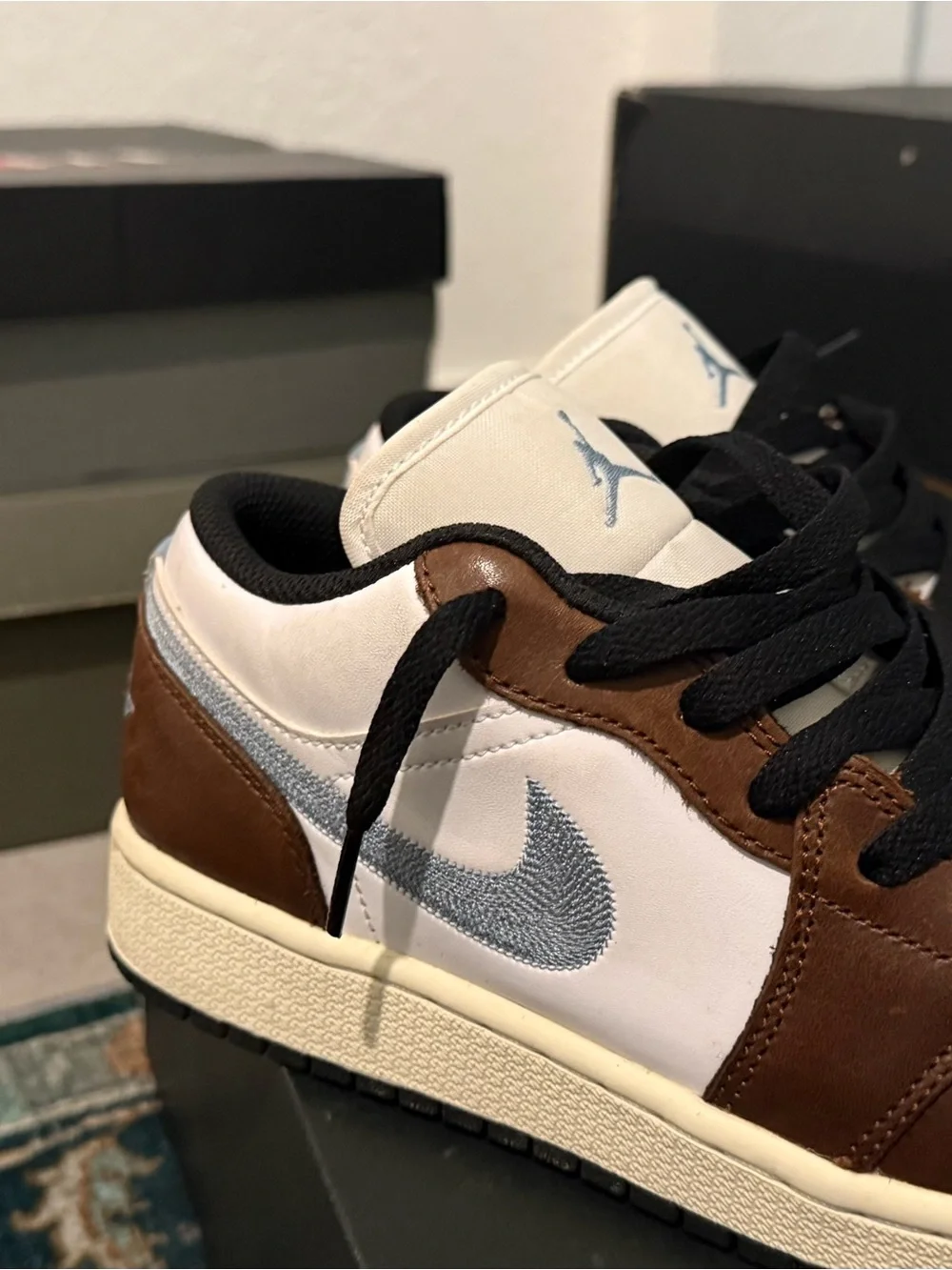 Jordan Kids Low-Top Sneakers in White, Brown & Light Blue